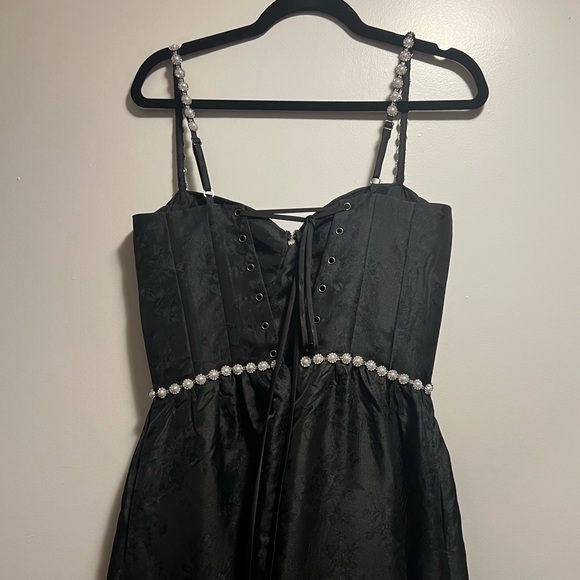 V. Chapman Black Dress - Picture 5 of 8